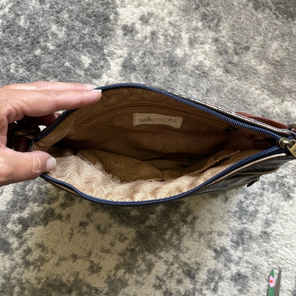 Sakroots Flora Rainbow Floral Crossbody Canvas Strap - Picture 6 of 9